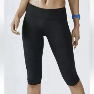 FABLETICS Salar Crop Capri Leggings $50 EUC Black